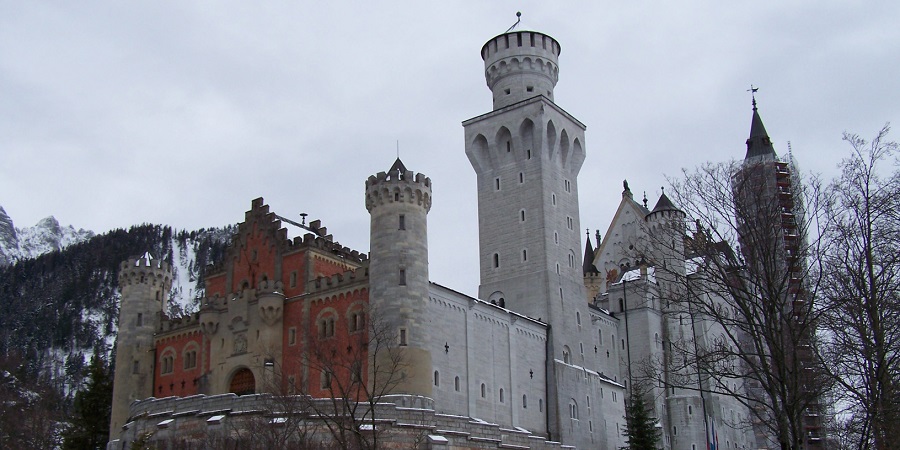Castillo de Neuschwanstein, cerca de Füssen, en Baviera, y erigido por Luis II de Baviera, inspirador del logotipo de Disney