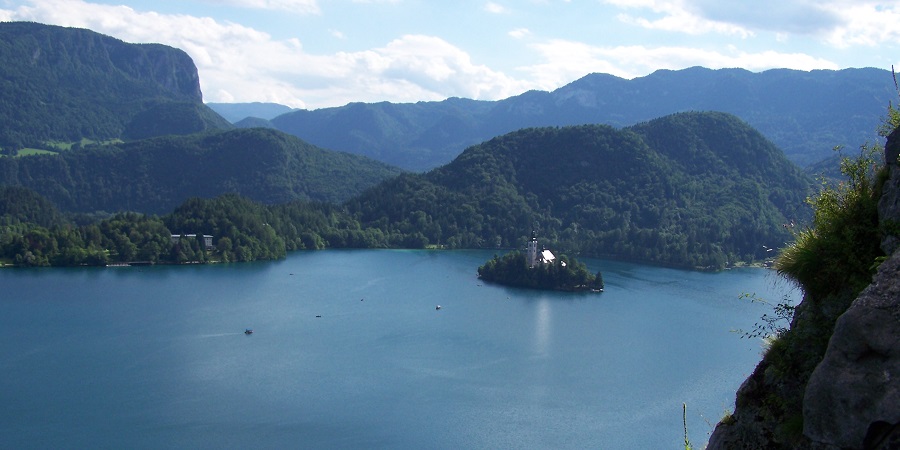 Bled, con su lago y su isla, es la postal más conocida de los Alpes Julianos de Eslovenia