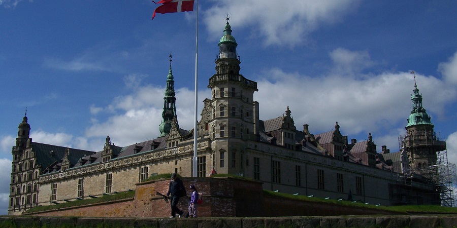 El Kronborg Slot o castillo de Hamlet, en el lado danés del estrecho de Öresund, Helsingor