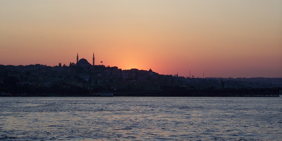 Atardecer desde el mar en Estambul