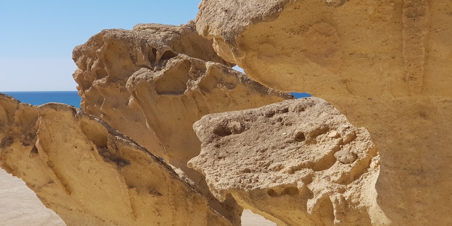 Erosiones de Bolnuevo, capricho del viento a pie de mar (Puerto de Mazarrón, Murcia)