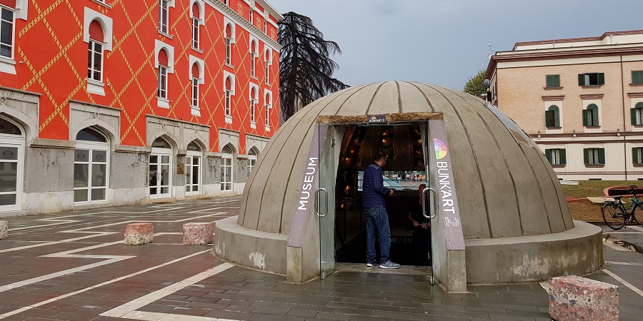 Museo de los búnkeres, Bunk'Art, al lado de la plaza de Skënderbej, Tirana, capital de Albania