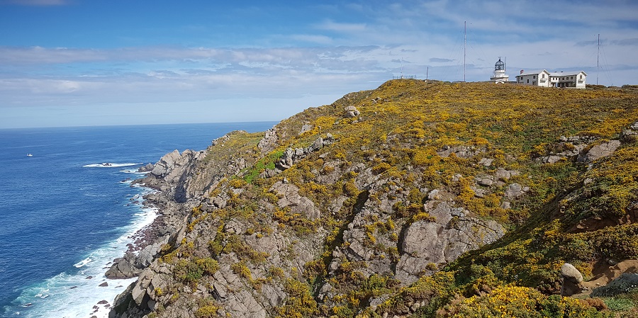 Cabo y Faro de Estaca de Bares: choque del Cantábrico y el Atlántico