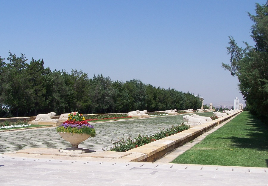 Paseo de los Leones de Anitkabir, en el monumento en torno a la tumba de Atatürk, Ankara, Turquía