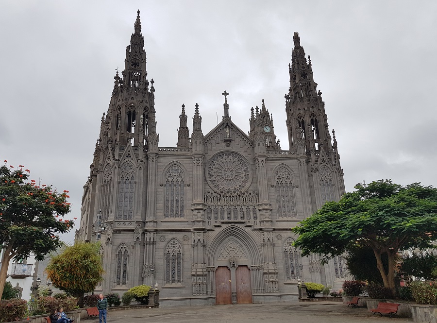 Fachada de la iglesia de San Juan Bautista, Arucas
