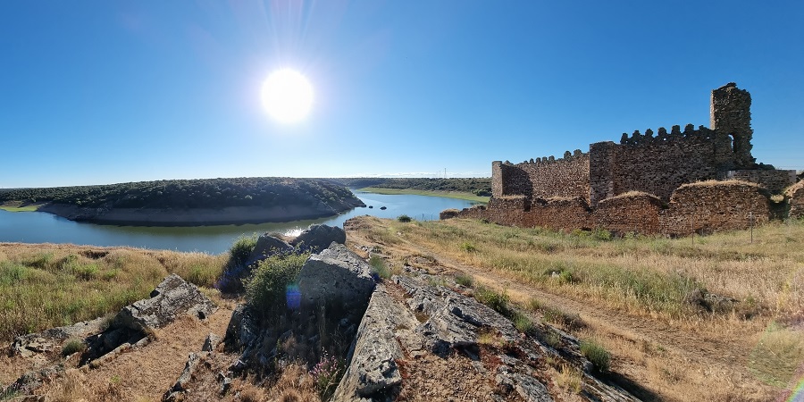 Zamora: las Lagunas de Villafáfila y el castillo de Castrotorafe en el Esla