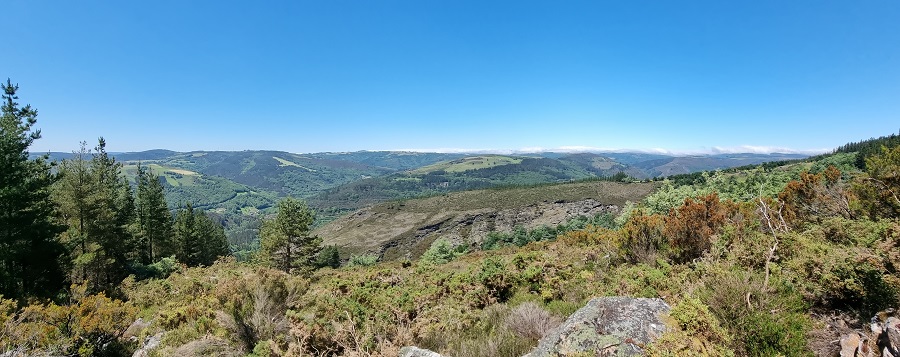 Panorámica sobre San Martín de Oscos desde mitad de ruta a Mina Carmina