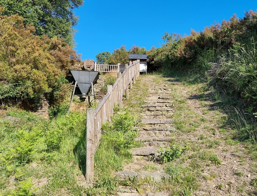 Acceso a la mina de Peña Tascón