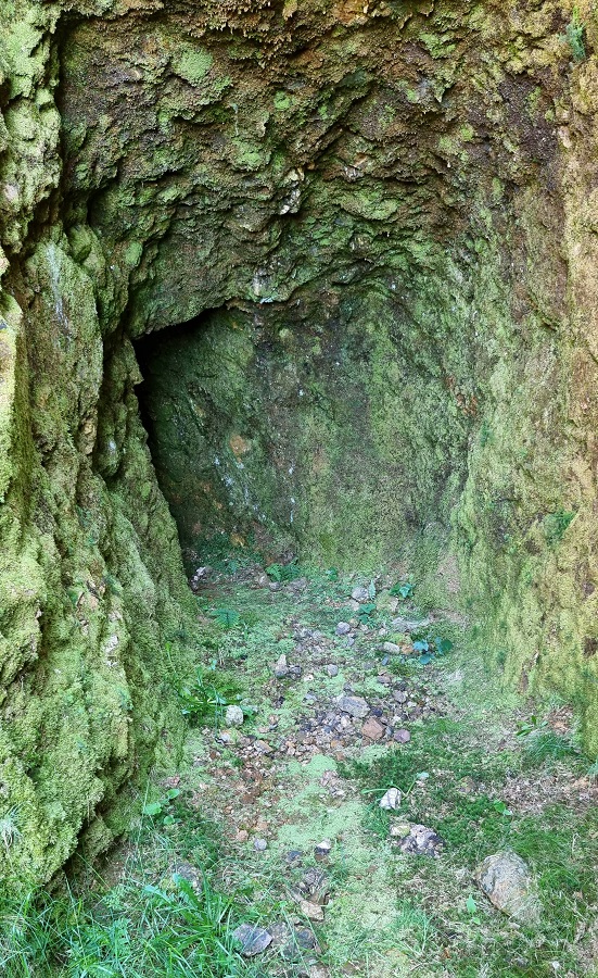 Entrada a la galería media de la mina Peña Tascón