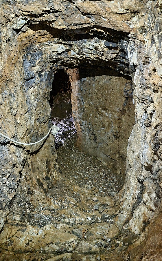 Entrada acondicionada a la galería media de la mina de Peña Tascón