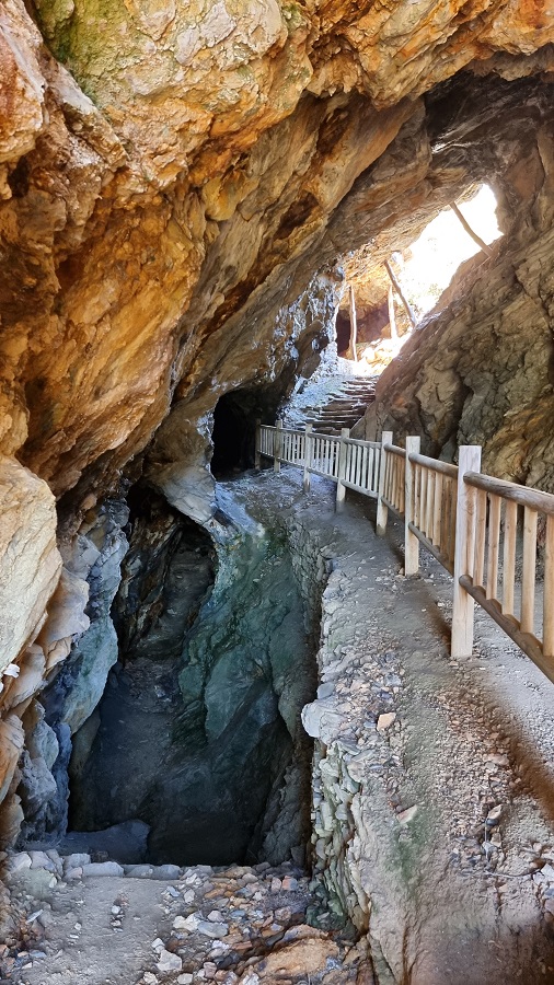 Pasadizo y resto de galerías de Mina Carmina